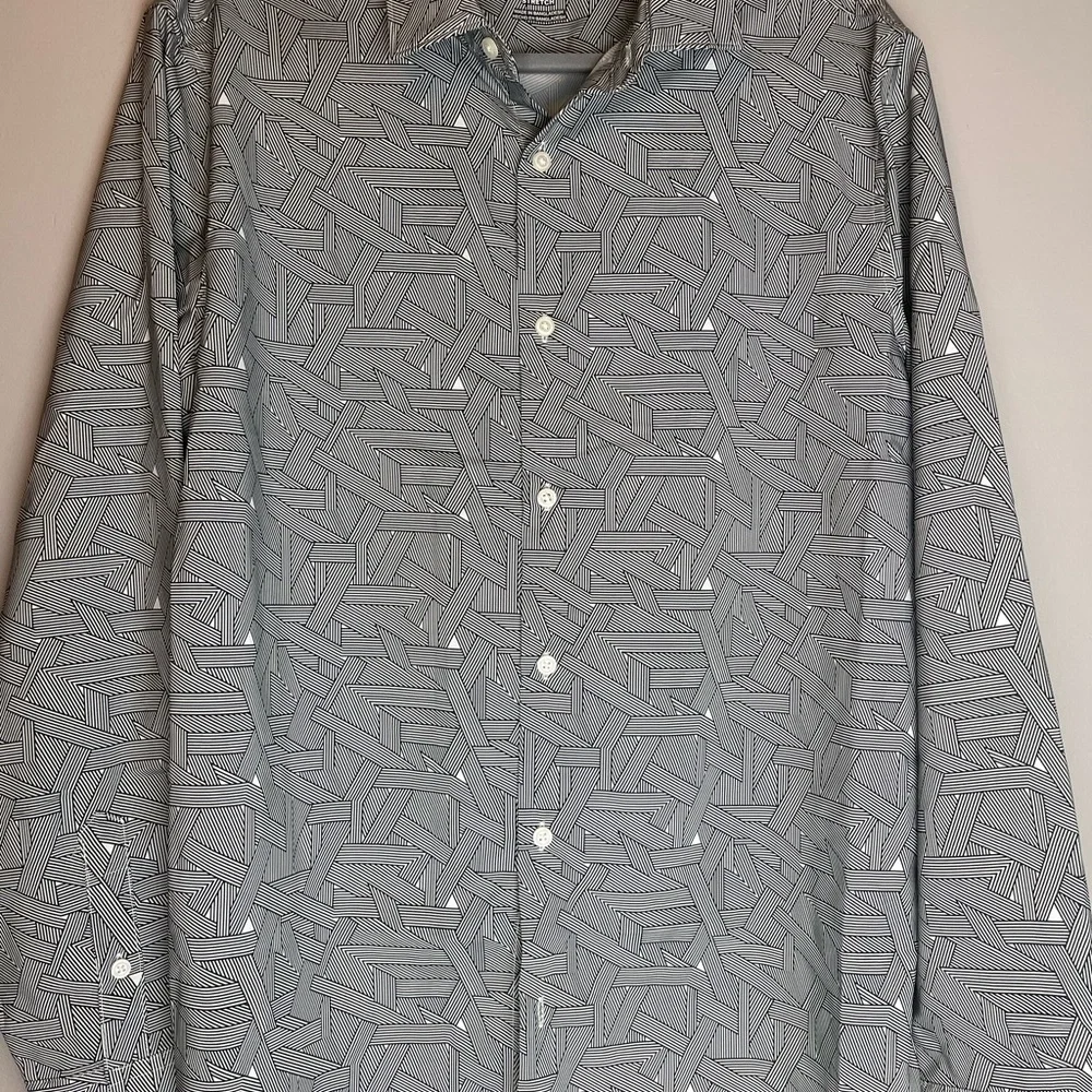 Perry Ellis Men’s longsleeve button‎ down